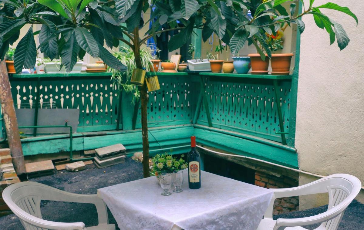 Suitetrails - Apartment on Freedom Square Diuma Street
