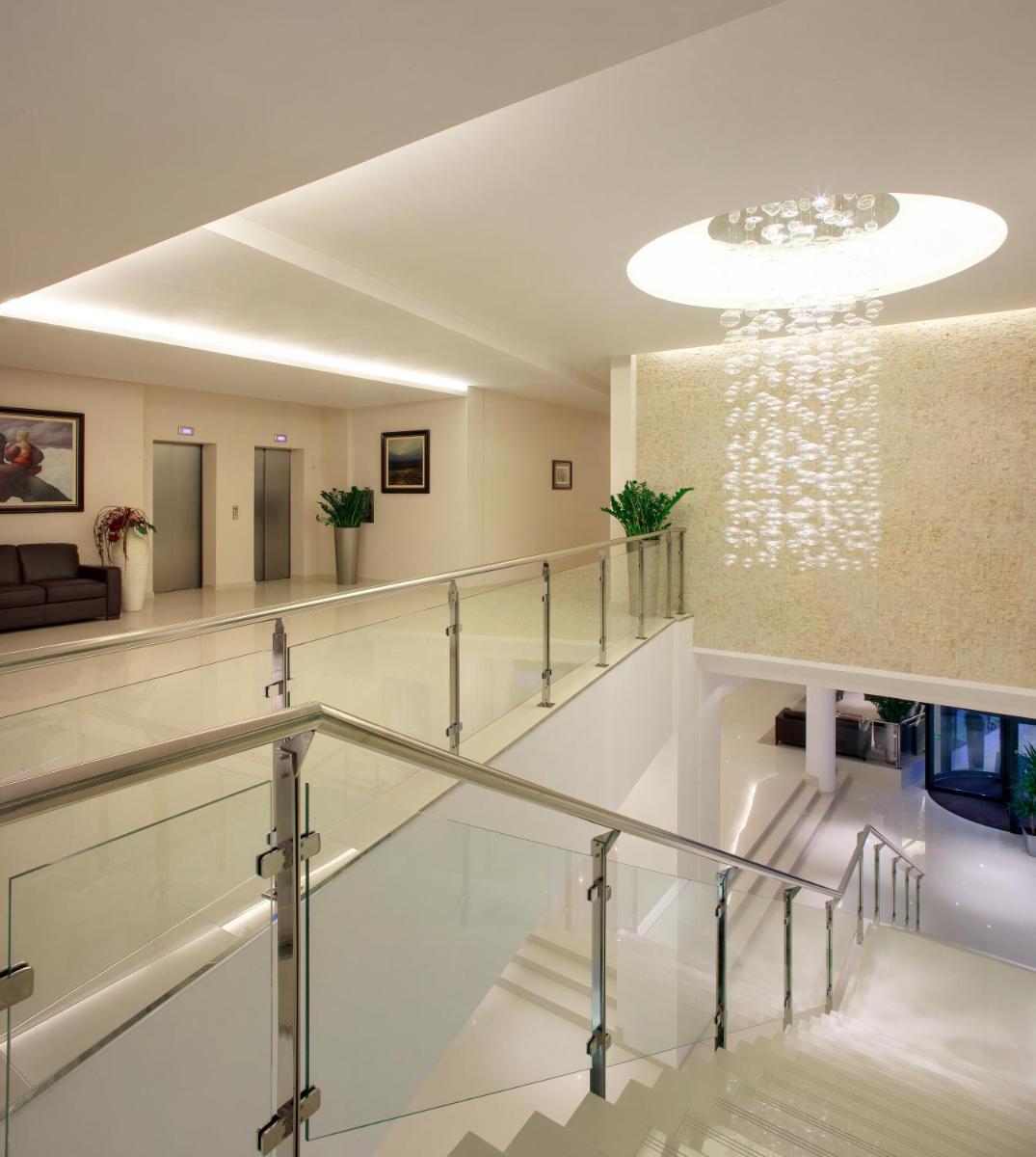 Hotel Aristos - Housity