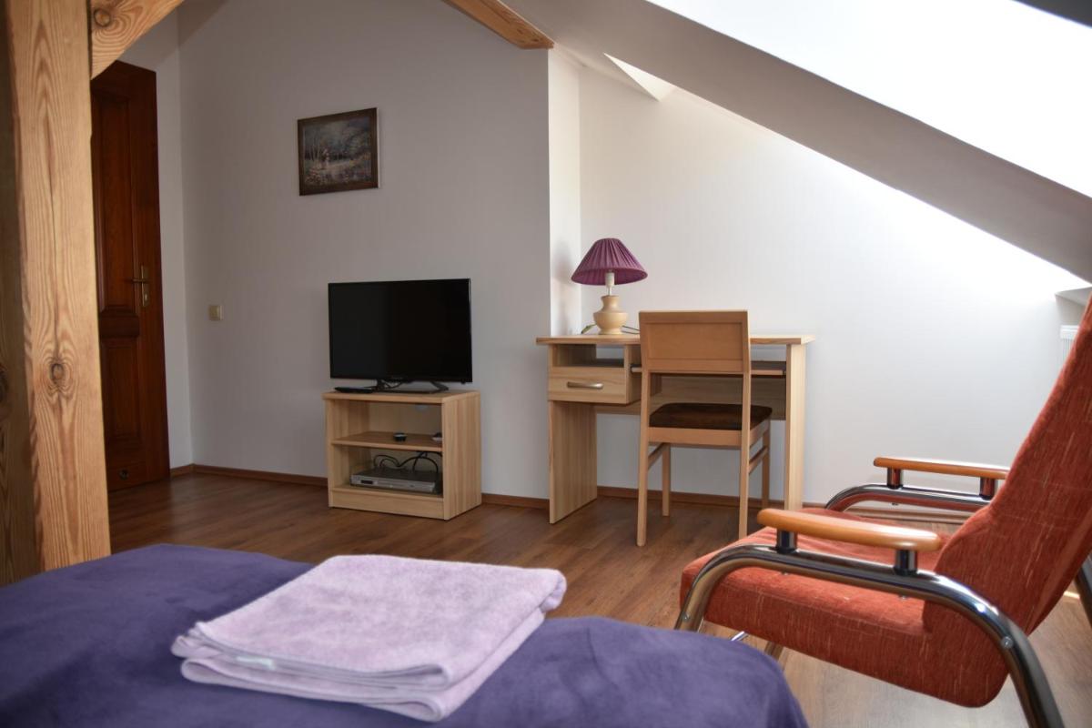 Modrzewiowe Wzgorze - Housity