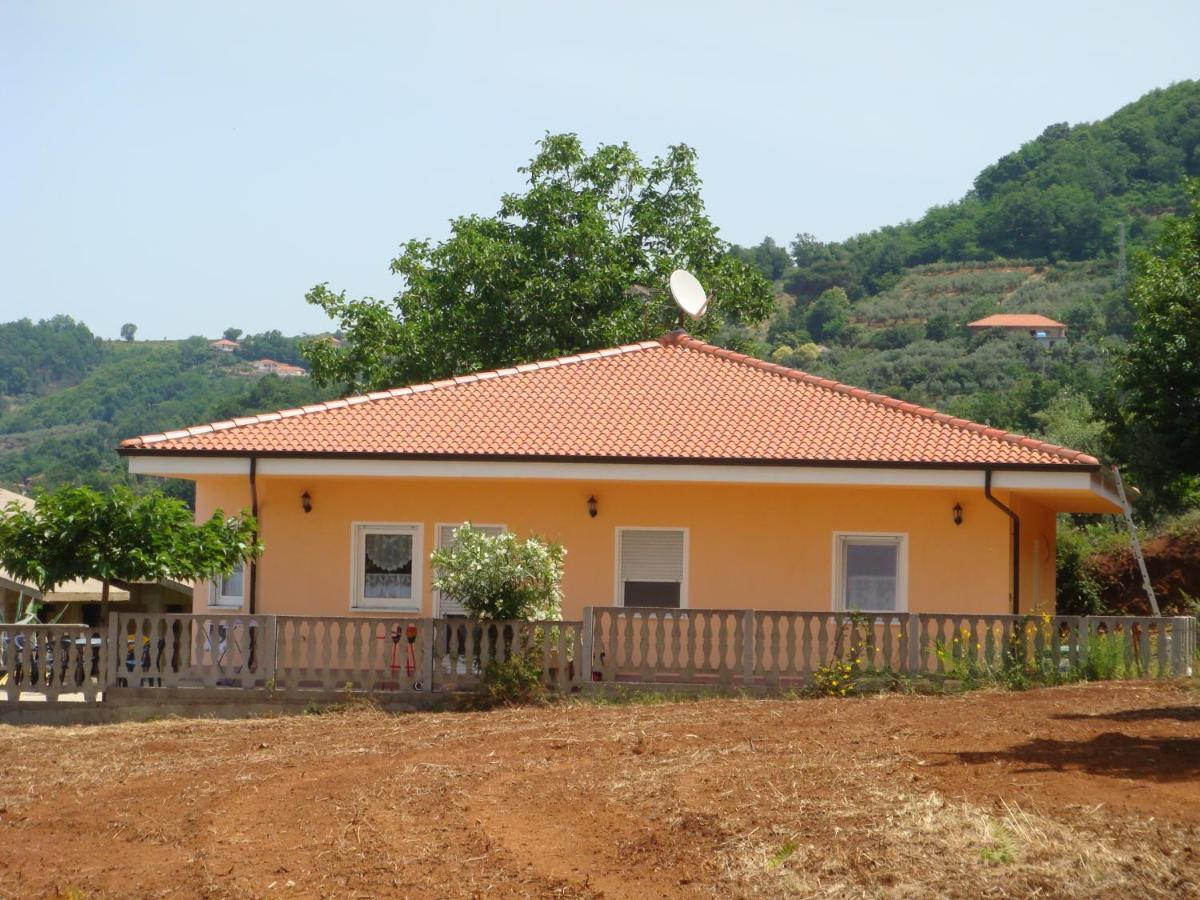 Diacos Ferienhaus - Housity