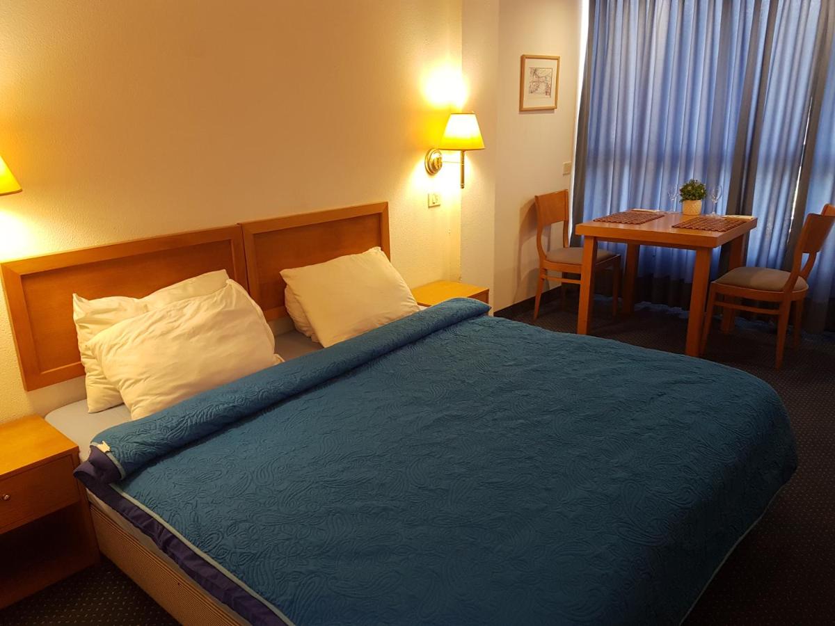 Carmel Mountain Motel - Housity