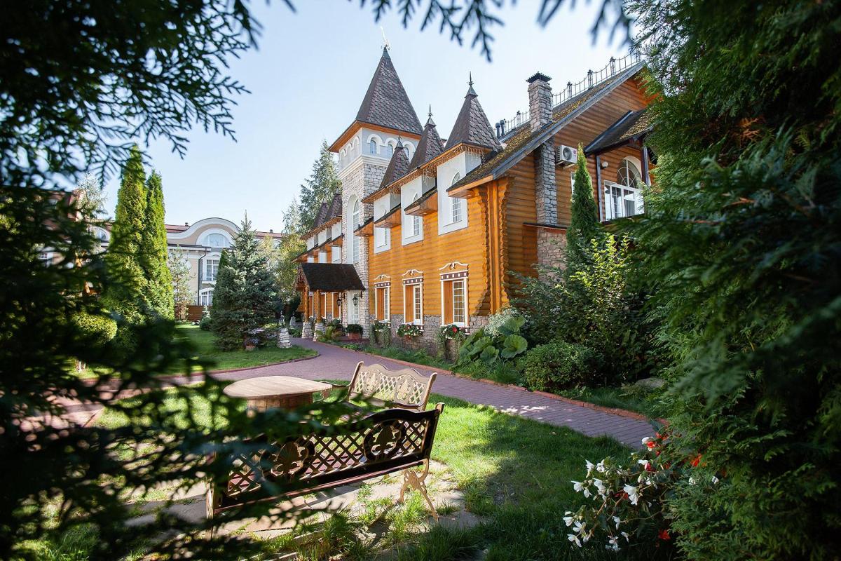 Tsarskoe Podvoriye - Imperial Village Hotel comlex - Housity