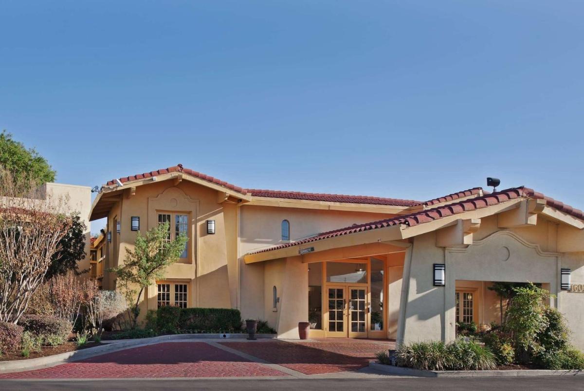 La Quinta Inn by Wyndham Austin Oltorf - Housity