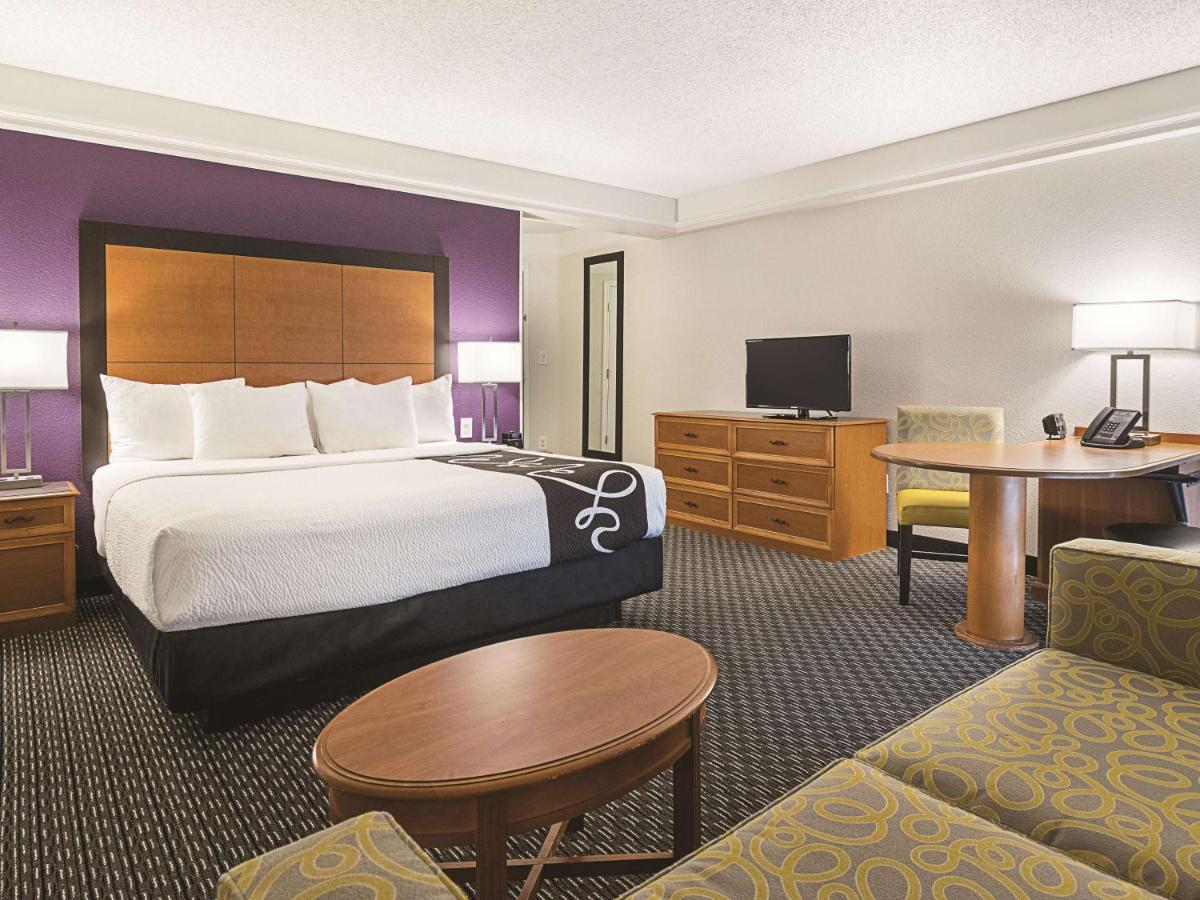 La Quinta Inn by Wyndham and Conference Center San Angelo - Housity