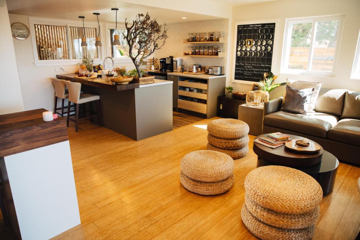Inn at Moonlight Beach - Housity