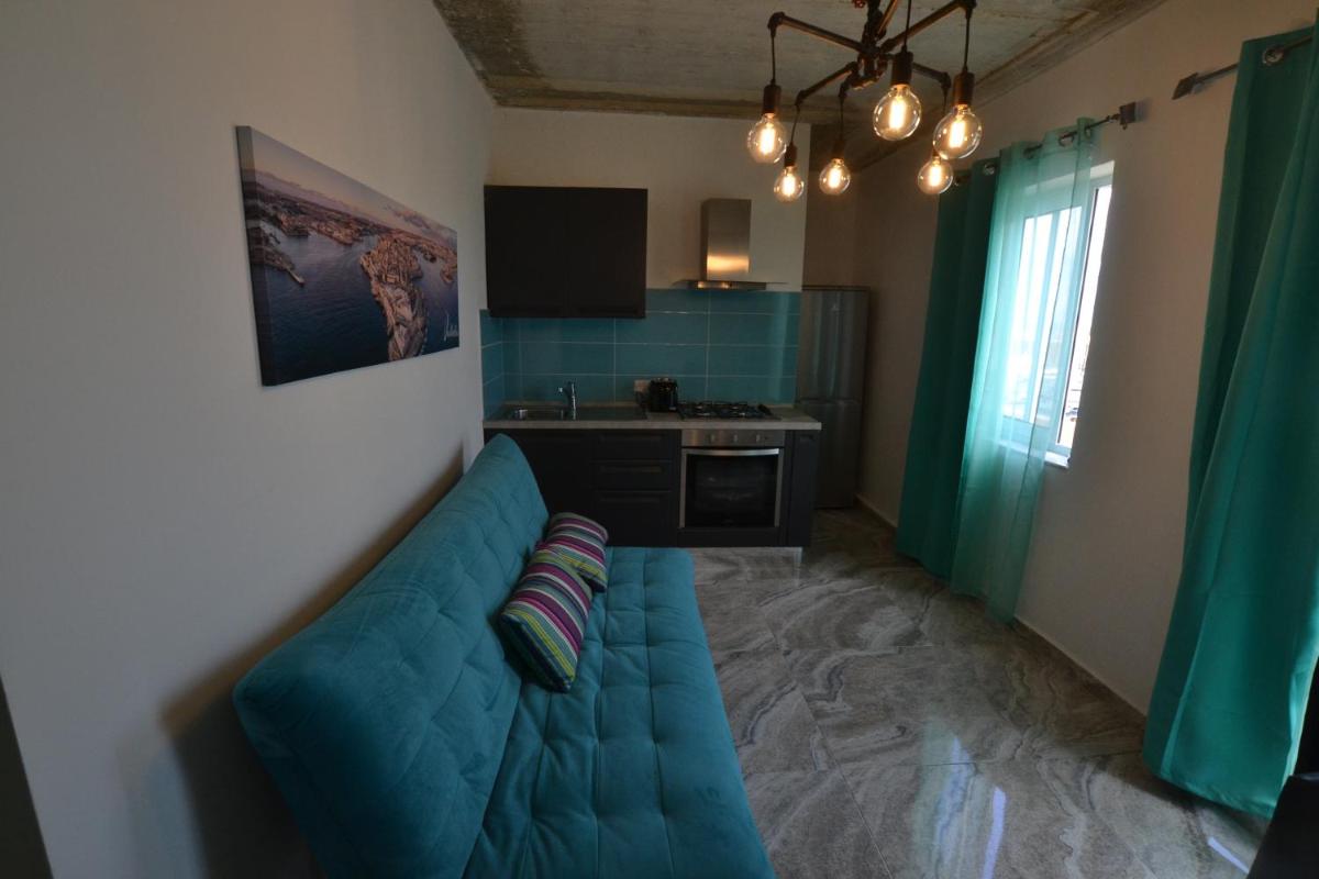 Suitetrails - The Penthouse Flat-terrace&view