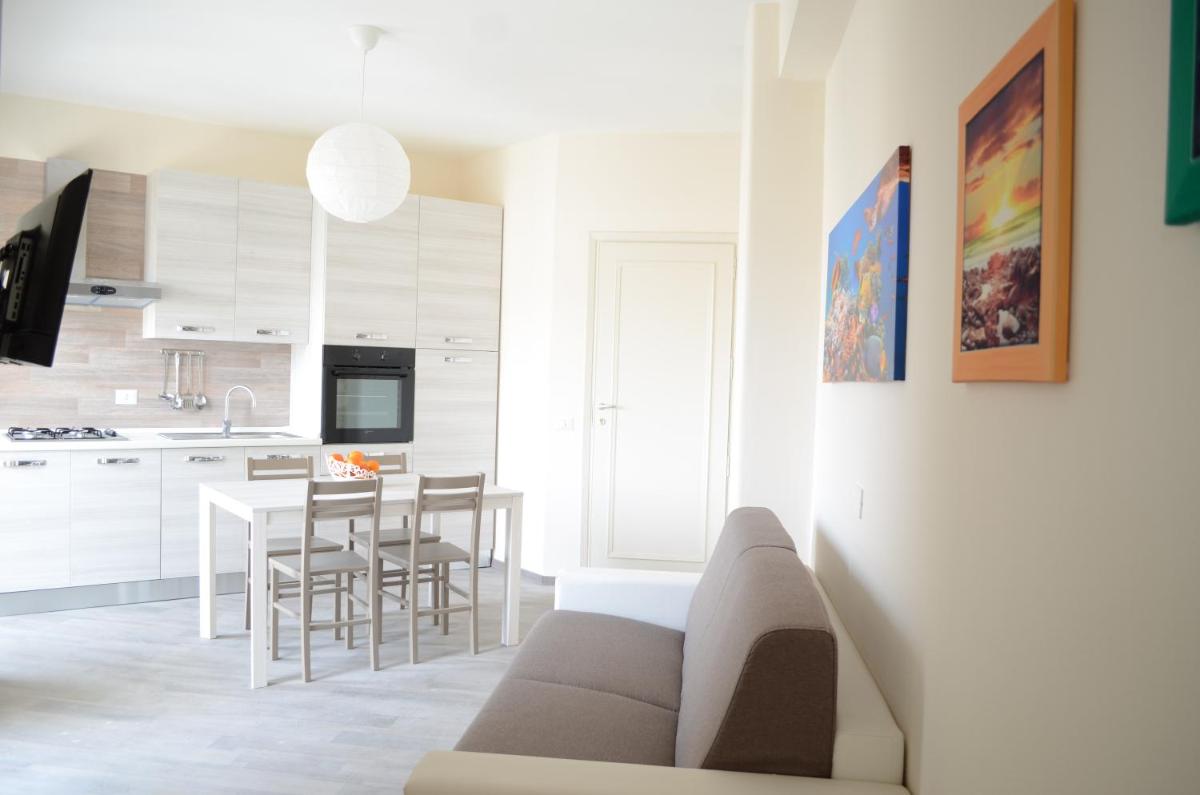 Suitetrails - Fondachello Beach House2 - Fondachello-apartments com