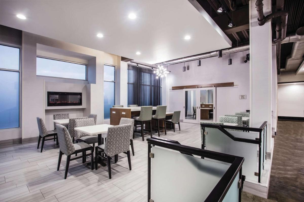 La Quinta by Wyndham Winchester - Housity