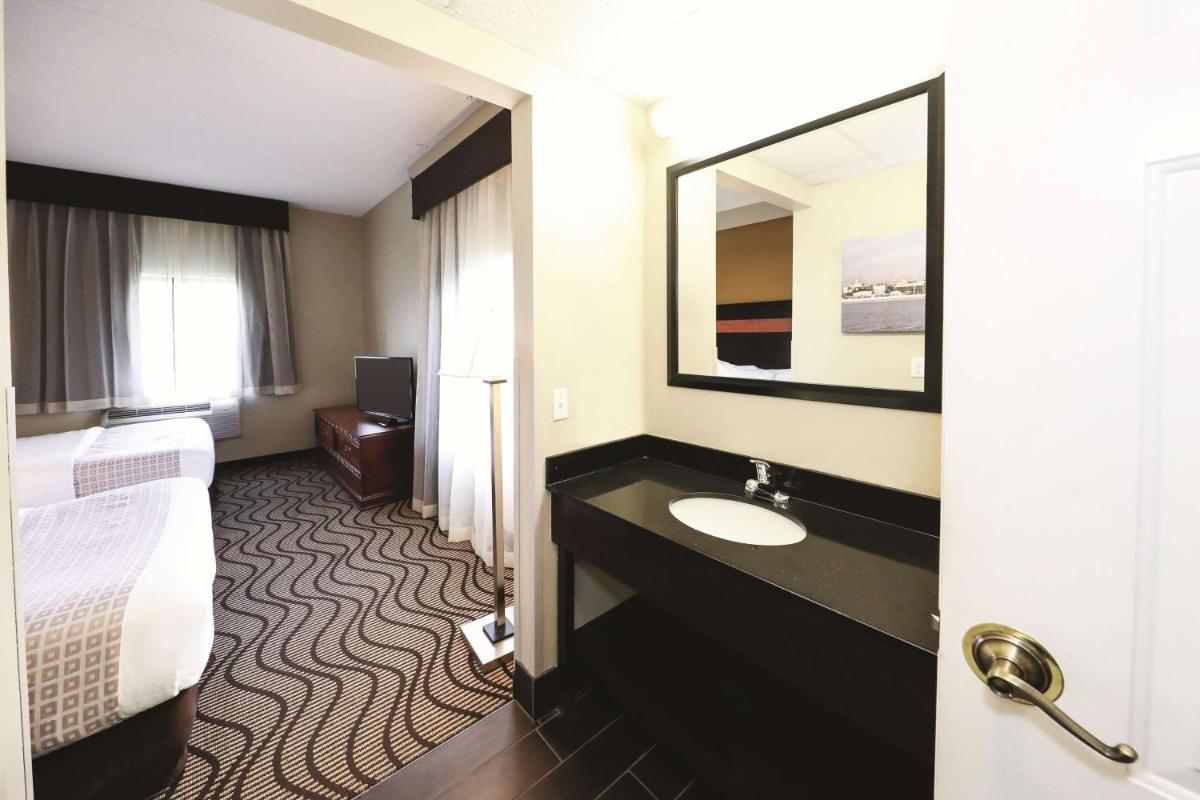 La Quinta Inn by Wyndham Sandusky near Cedar Point - Housity