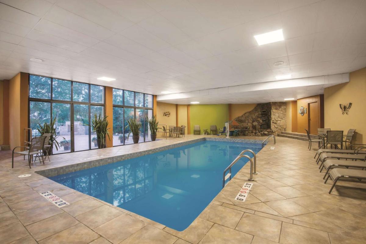 Mountain Valley Inn & Suites - Housity