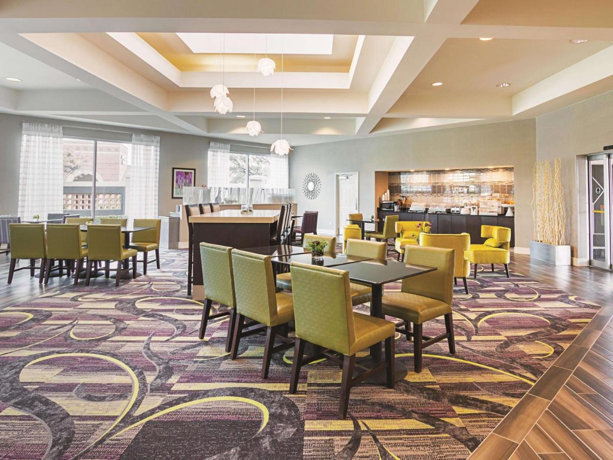 La Quinta by Wyndham Fort Worth City View - Housity