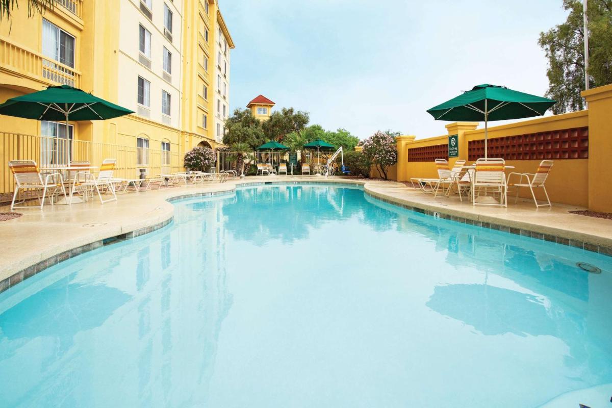 La Quinta Inn & Suites by Wyndham Mesa Superstition Springs - Housity