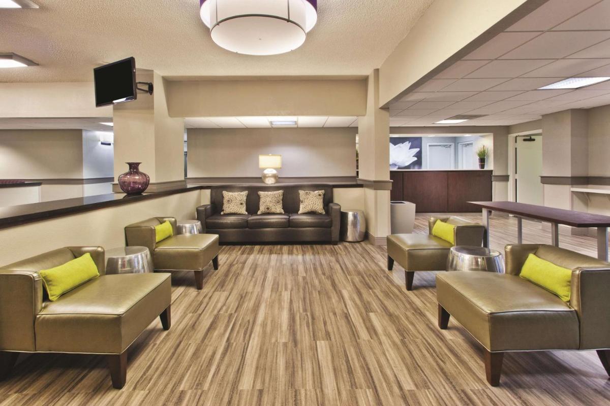 La Quinta by Wyndham Charleston Riverview - Housity