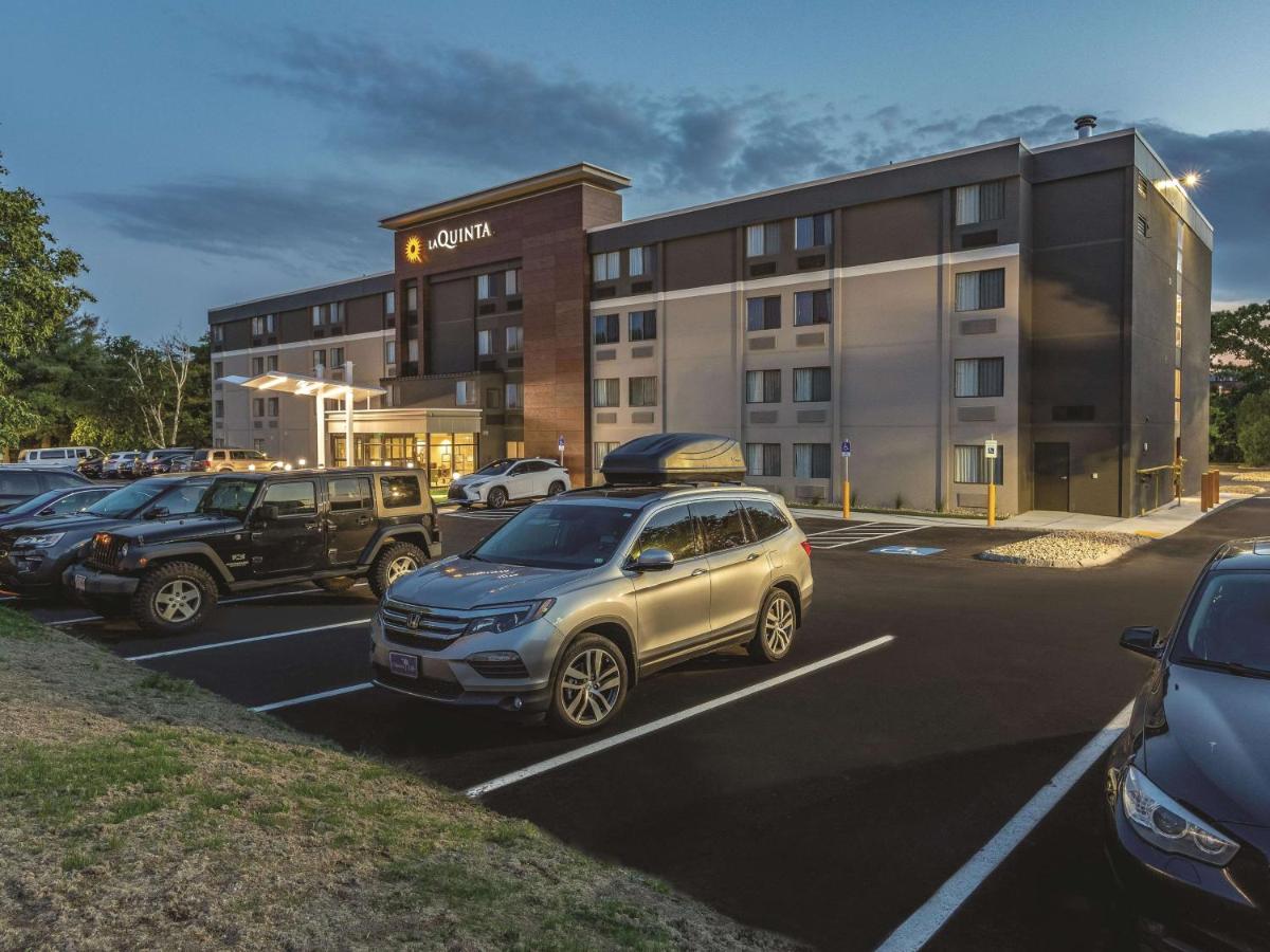 La Quinta by Wyndham Salem NH - Housity