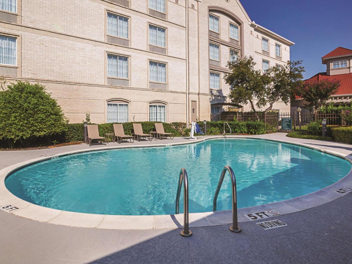 La Quinta by Wyndham Dallas Plano West - Housity