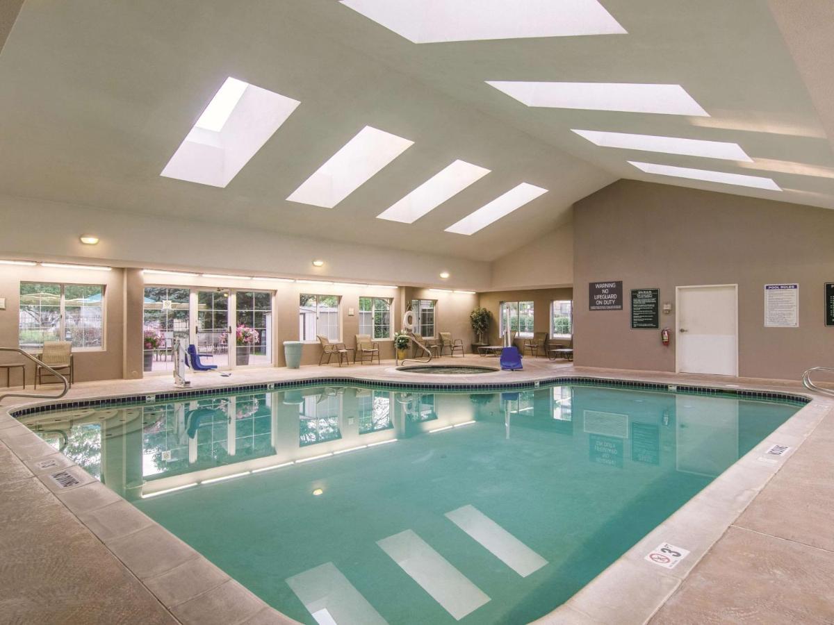 La Quinta by Wyndham Denver Airport DIA - Housity