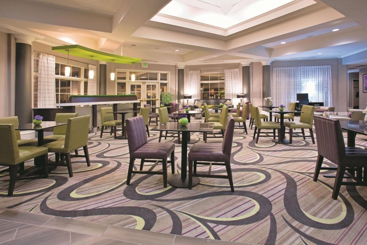 La Quinta Inn & Suites by Wyndham Mesa Superstition Springs - Housity