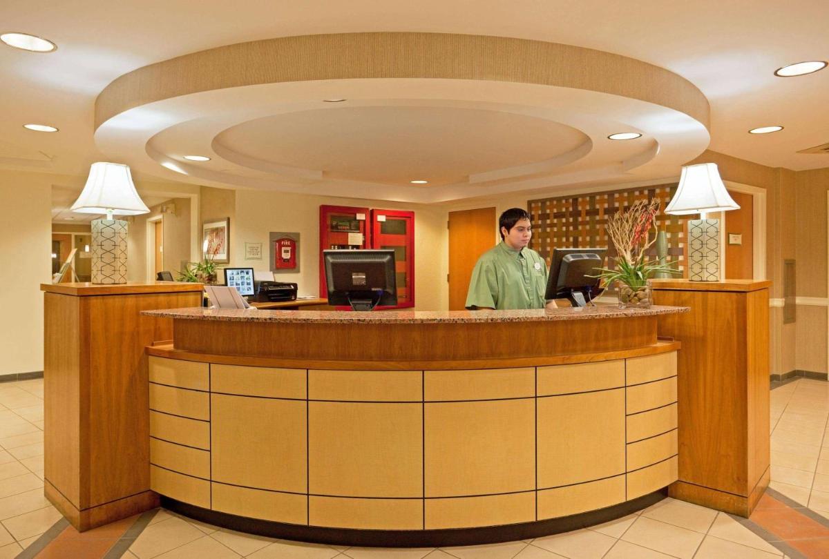 La Quinta by Wyndham Boston Somerville - Housity