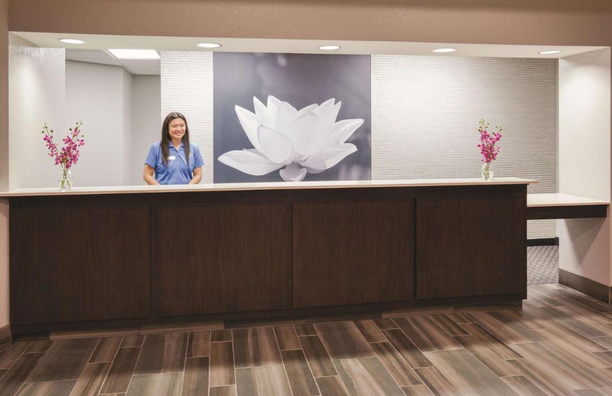 La Quinta by Wyndham Minneapolis Bloomington W - FREE AIRPORT SHUTTLE - Housity