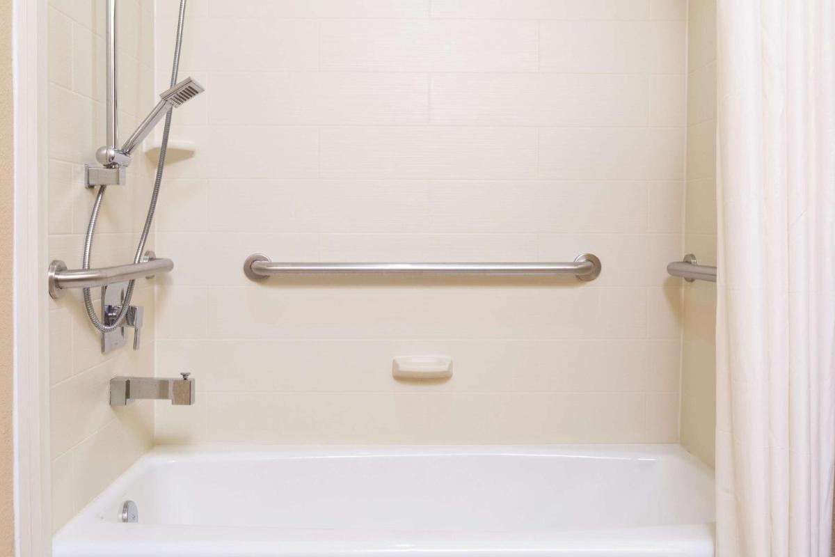 La Quinta Inn by Wyndham Austin North - Housity