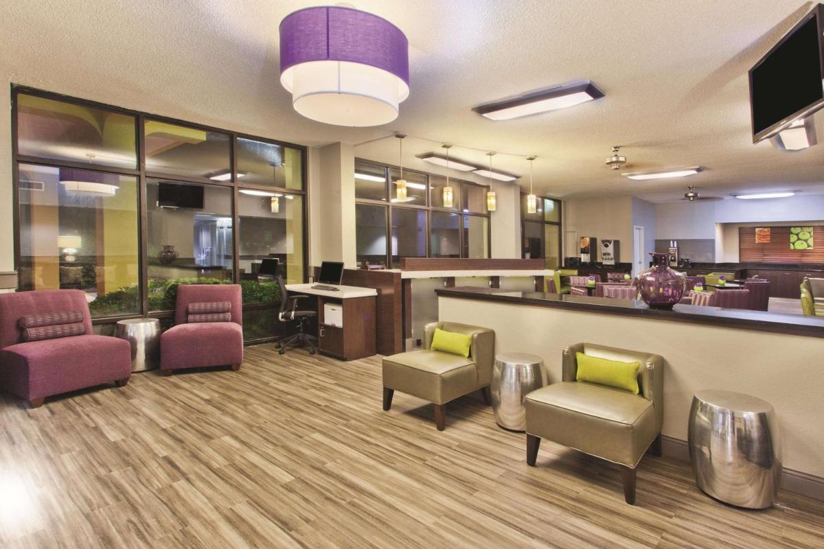 La Quinta by Wyndham Charleston Riverview - Housity