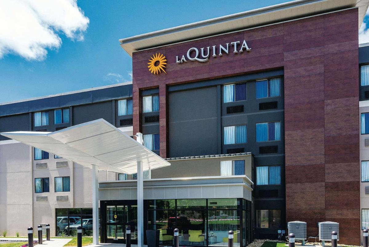 La Quinta by Wyndham Salem NH - Housity