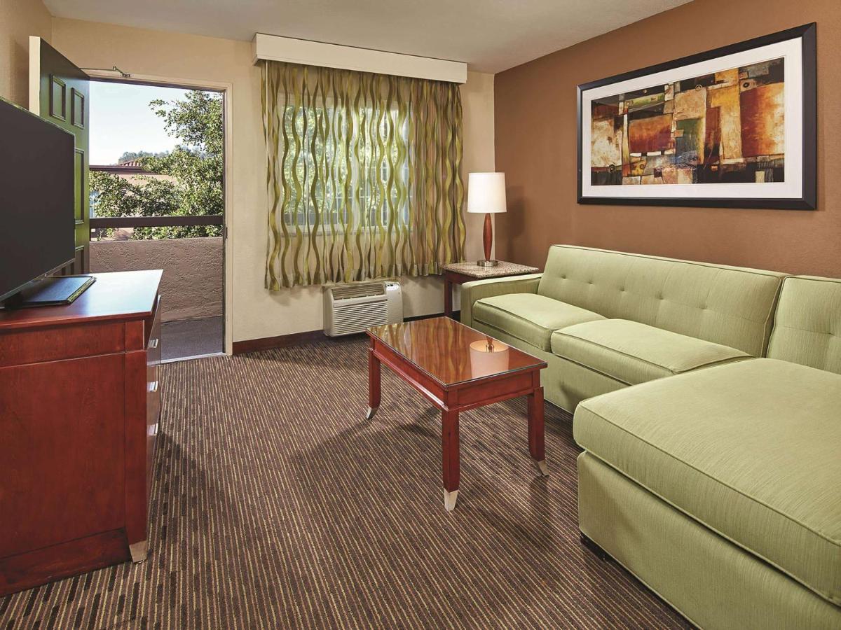 Mission View Inn & Suites San Diego Sea World - Zoo - Housity