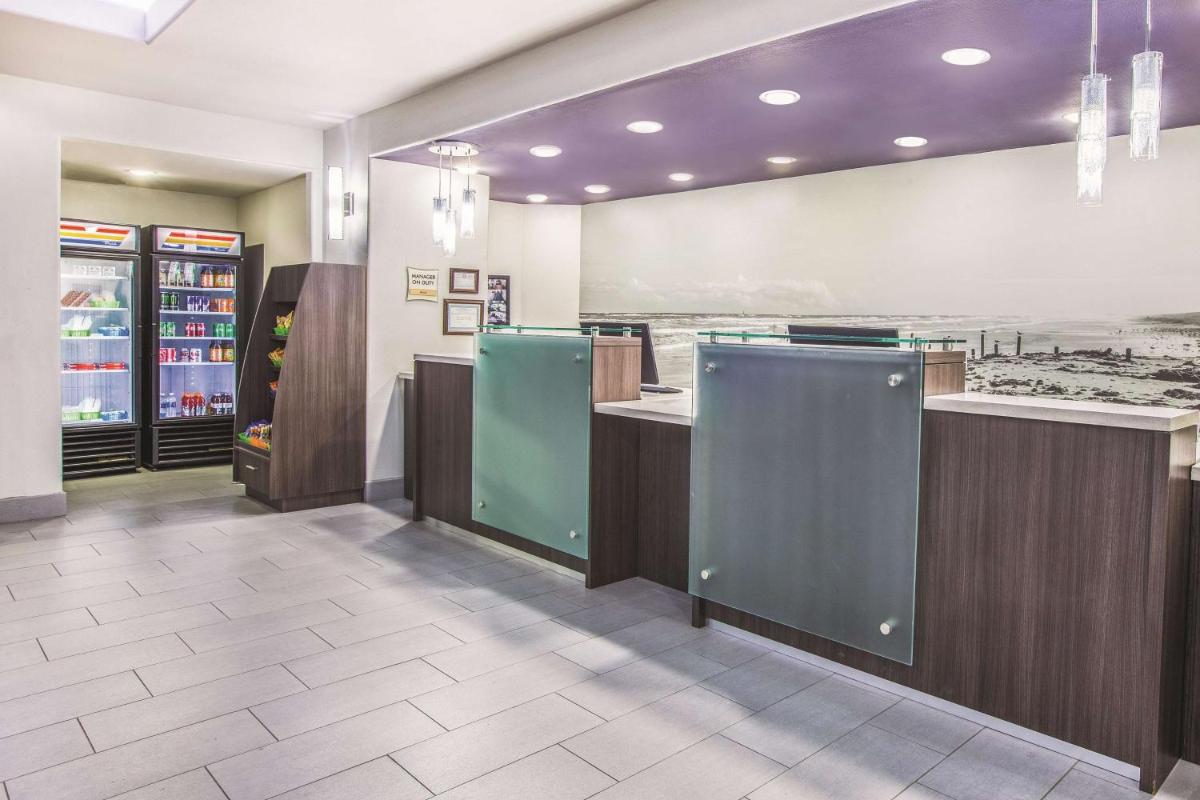 La Quinta by Wyndham Bay City - Housity