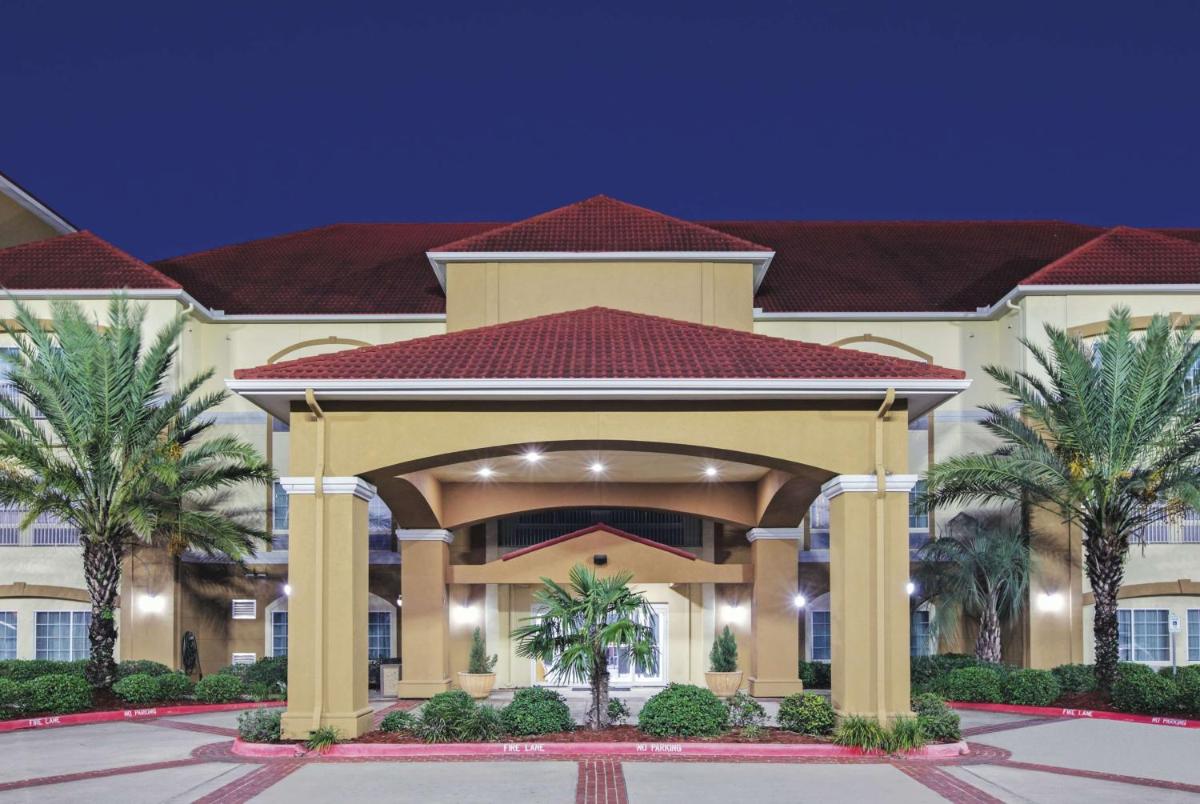 La Quinta by Wyndham Bay City - Housity