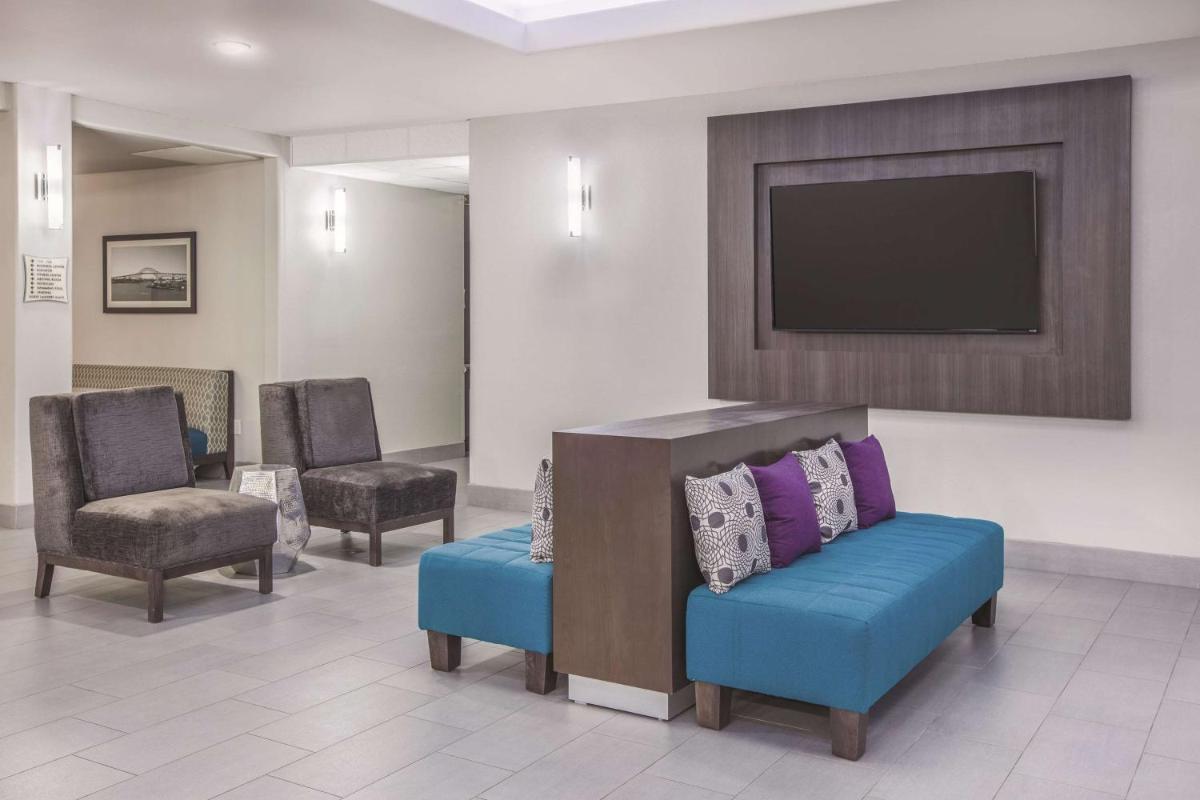 La Quinta by Wyndham Bay City - Housity