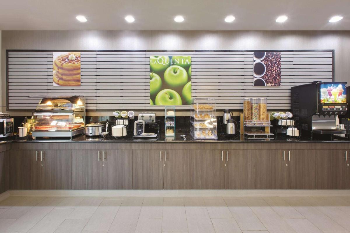 La Quinta by Wyndham Corsicana - Housity