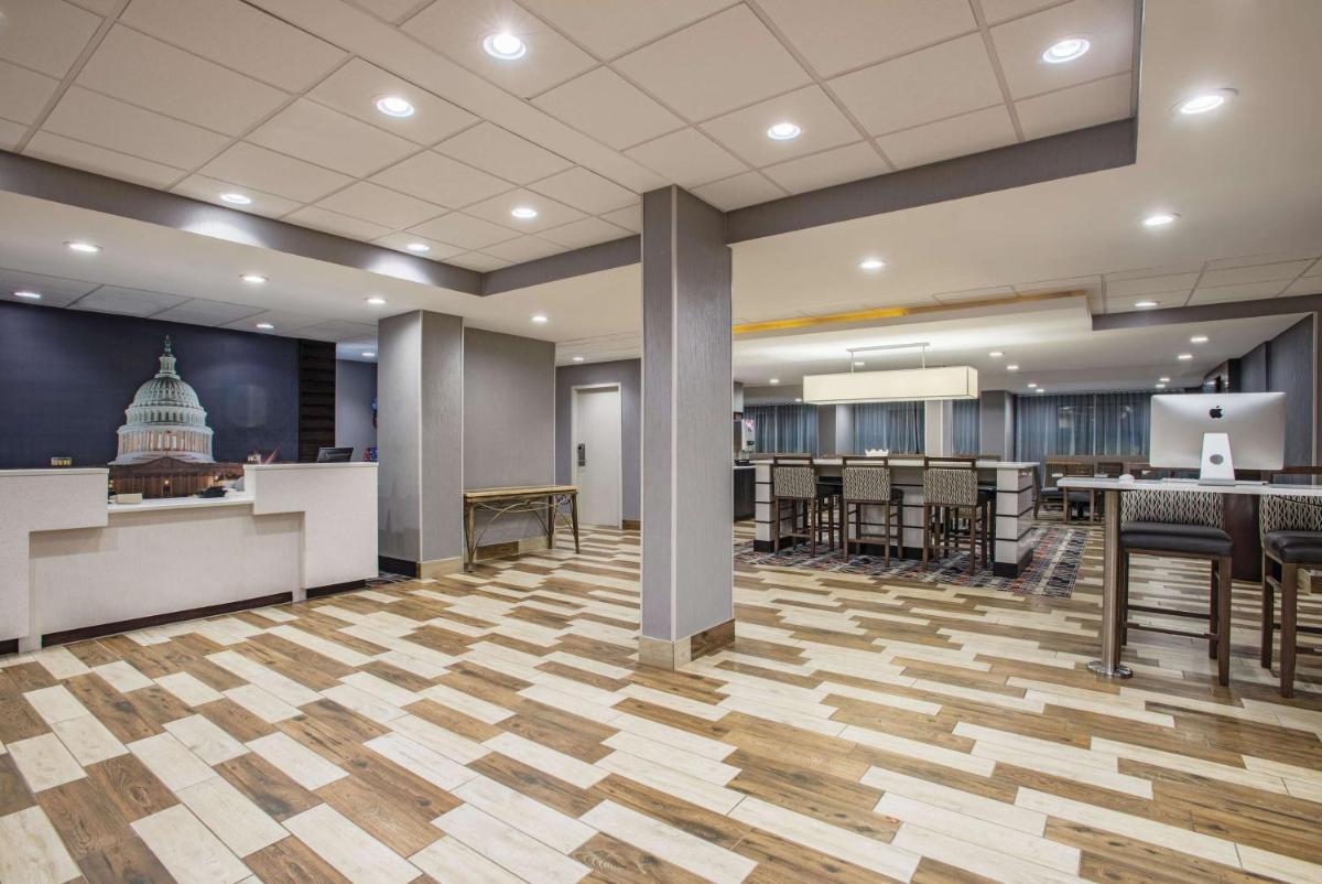 La Quinta Inn & Suites by Wyndham DC Metro Capital Beltway - Housity
