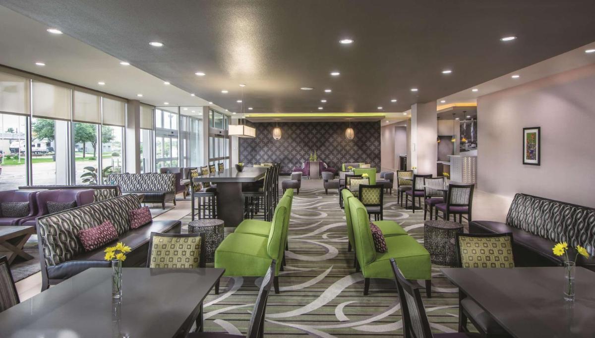 La Quinta by Wyndham College Station South - Housity