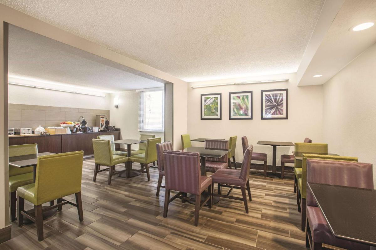 La Quinta by Wyndham Fort Lauderdale Tamarac - Housity