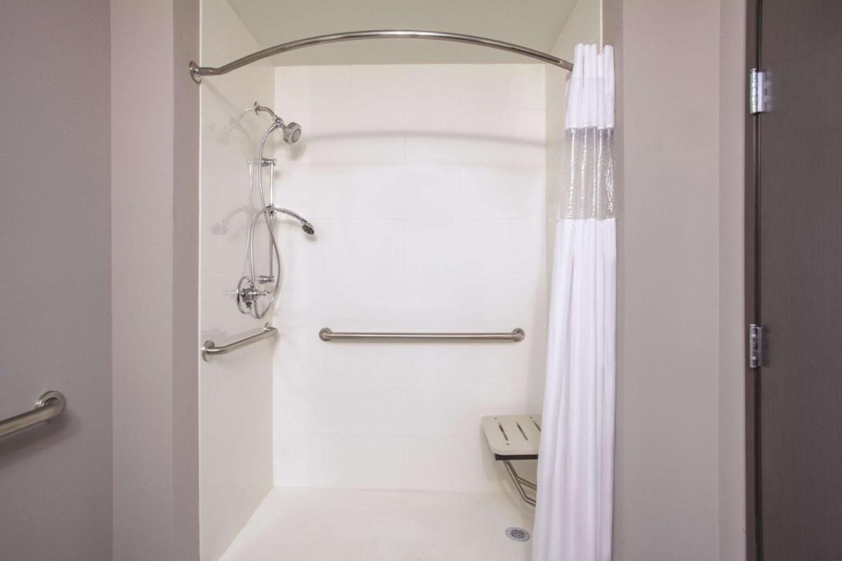 La Quinta by Wyndham Cullman - Housity