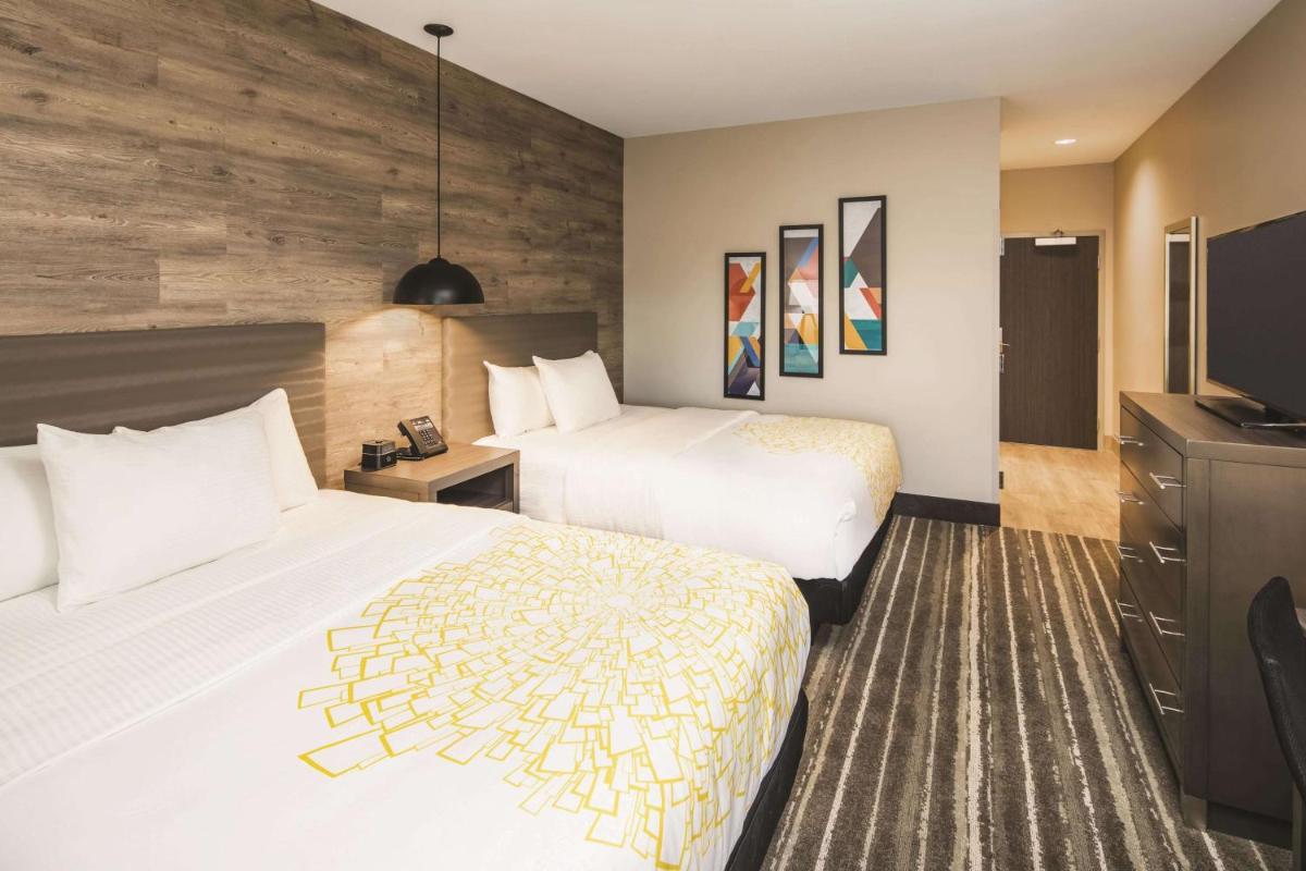 La Quinta Inn & Suites by Wyndham Atlanta South - McDonough - Housity