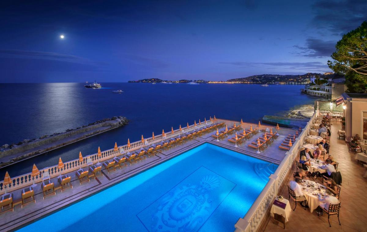 Piscine de l'établissement La Réserve de Beaulieu ou située à proximité