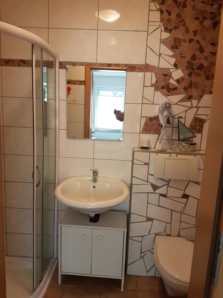 Gästezimmer auf dem Campingplatz Konz - Housity
