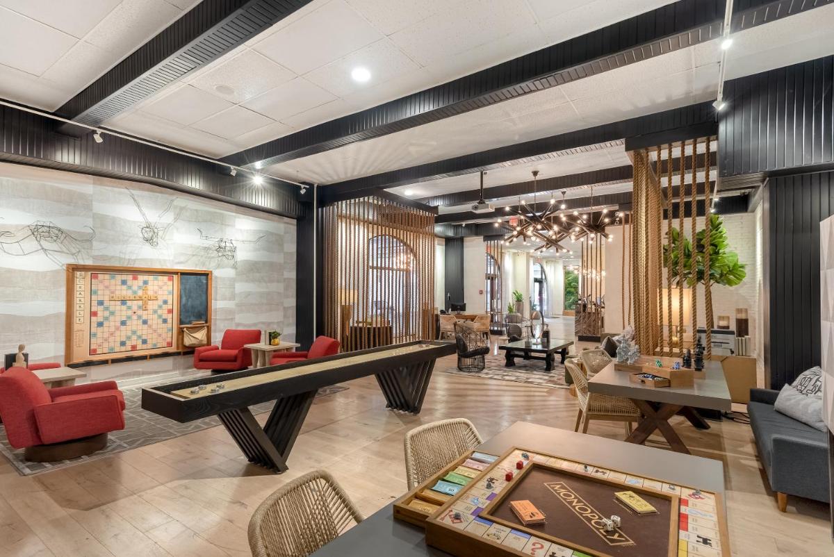 Riverwalk Plaza Hotel - Housity