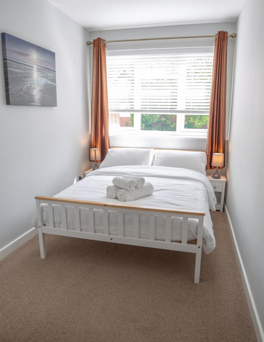 Sea Road Apartments - Housity
