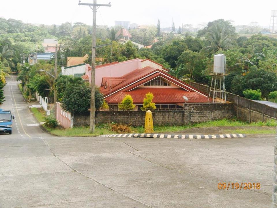 Tagaytay Budget Transient/ Staycation Home - Housity