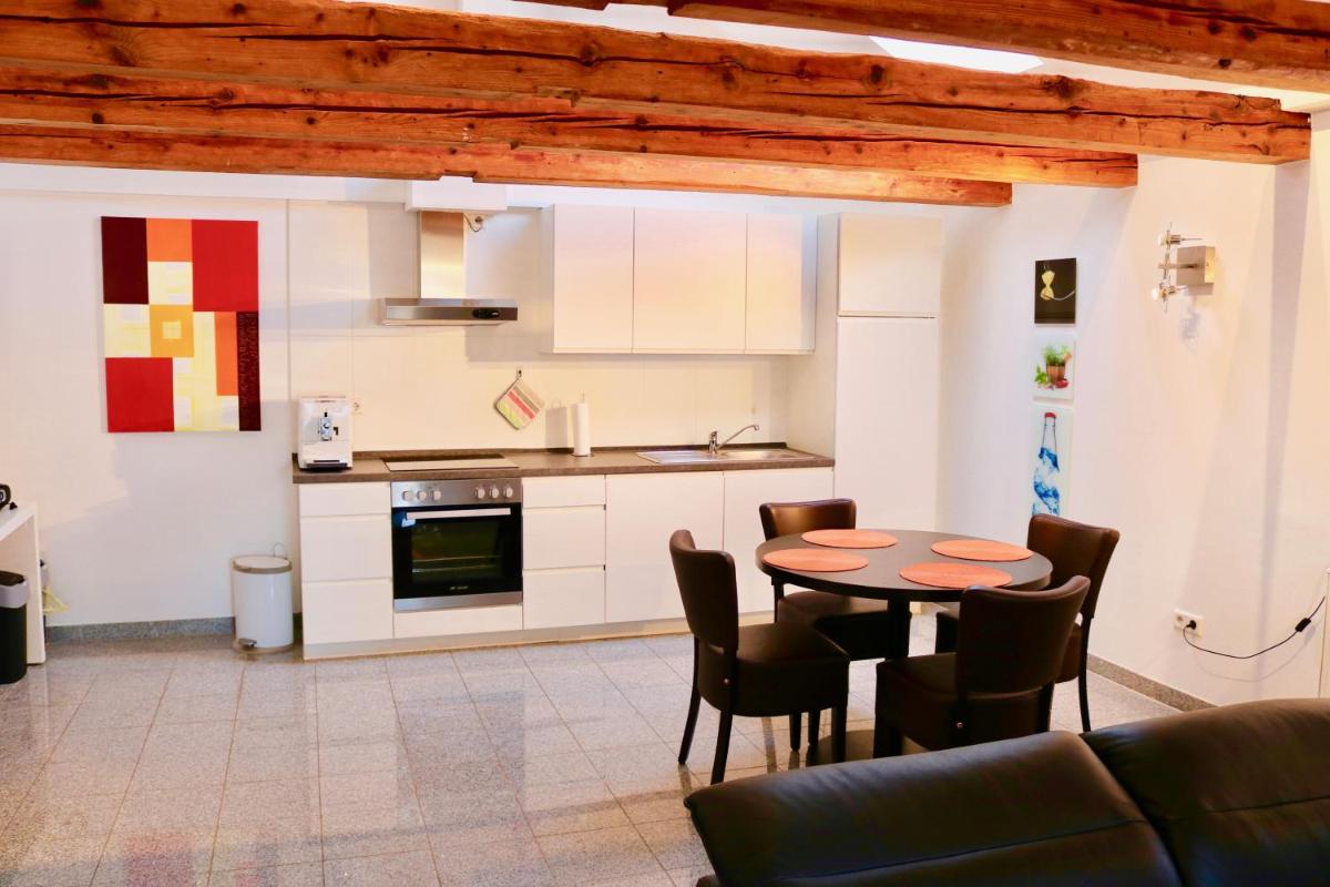 Zwei Ferienwohnungen Anker max 5 Personen & Leuchtturm max 4 Personen, direkt in Steinhude Scheunenviertel, Balkon, WLAN , Privater Parkplatz, Wallbox - Housity