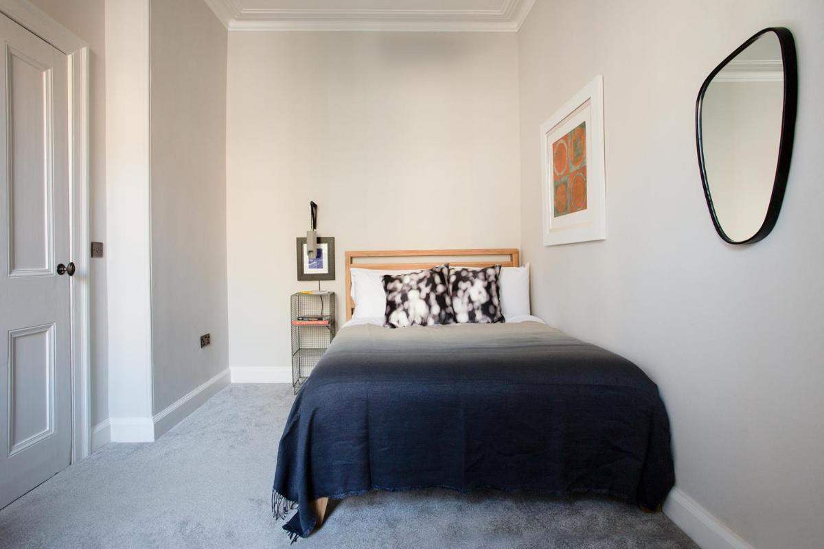 Holyrood Park City Centre Apartment - Housity