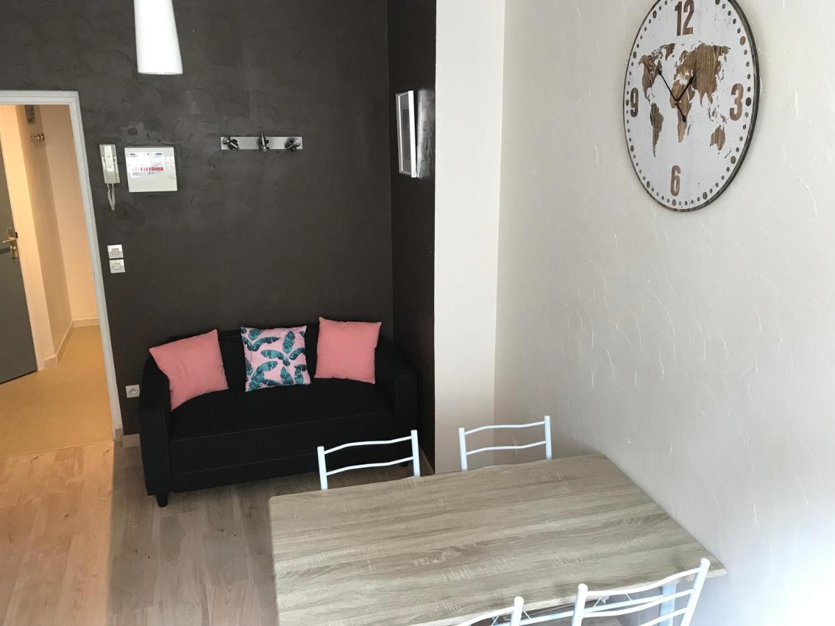 T3 en vieille ville 2adult 2 enfants parking gratuit - by La Source d'OrFée - Housity