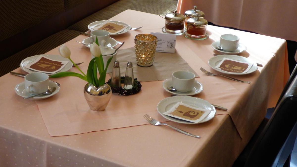 Central Hotel - Housity