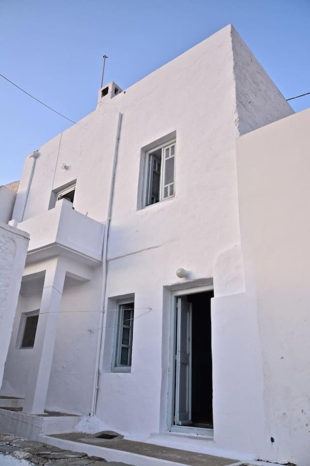 Stunning town-house in Chora, Serifos - Housity