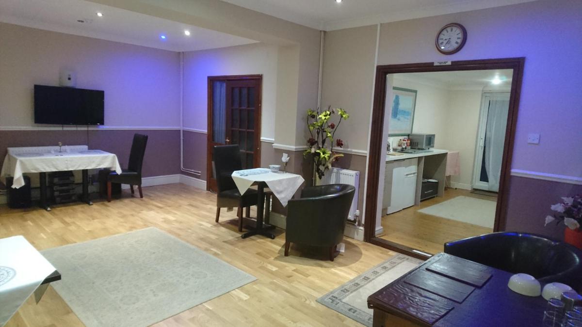 Arman Lodge House - Housity