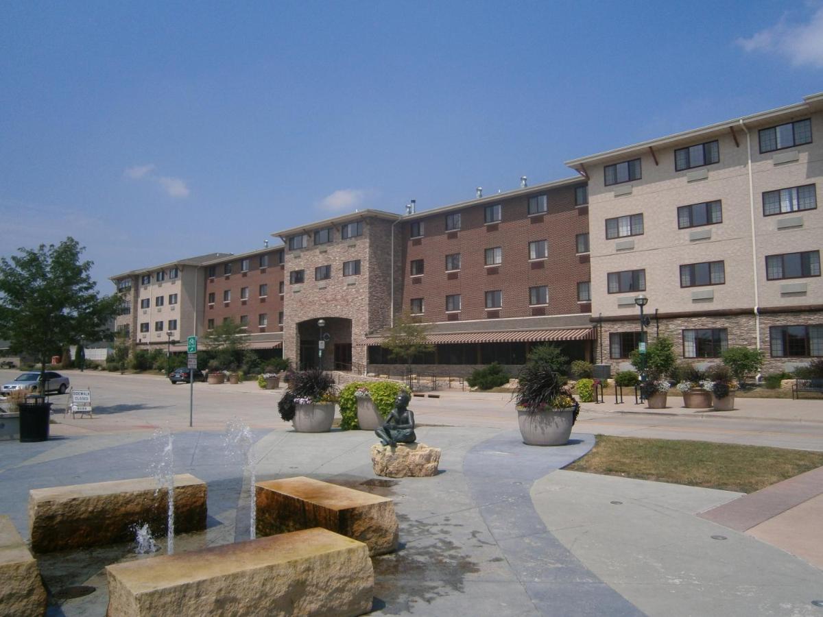 Stoney Creek Hotel Moline - Housity