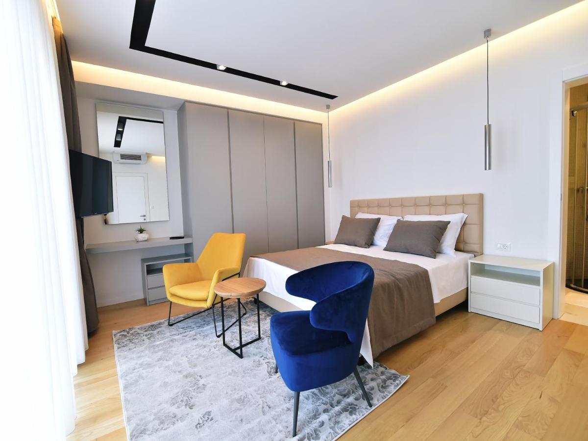 Suitetrails - Apartments in Villa Ziza, rooftop swimming pool