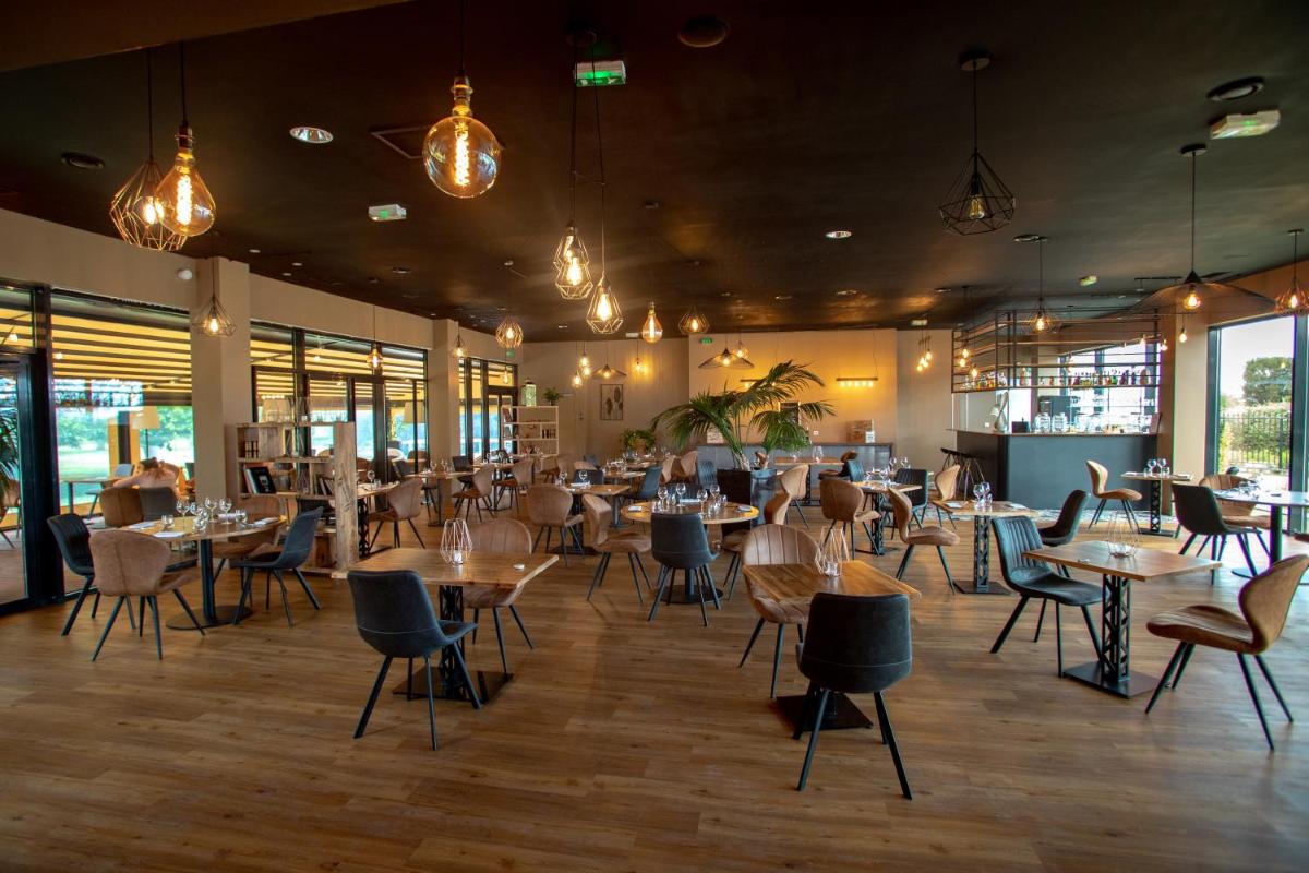 Restaurant ou autre lieu de restauration dans l'établissement Hôtel et SPA du Château